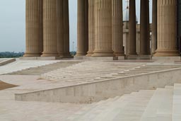 Yamoussoukro, Basilica pillars and steps.