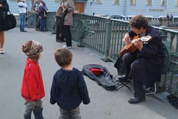 Boys amazed by guitarist, S. Petersburg.