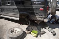 Fixing a wheel bearing problem on the Gladiator Chevy in Cancun.