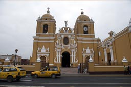 Yellow cathedral, Trujillo. Yellow taxis.